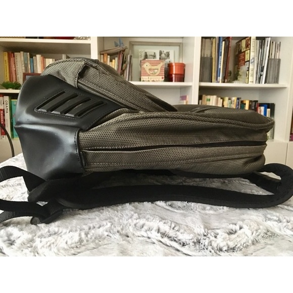 *HOST PICK* Tumi T2 Large Backpack - Picture 4 of 8